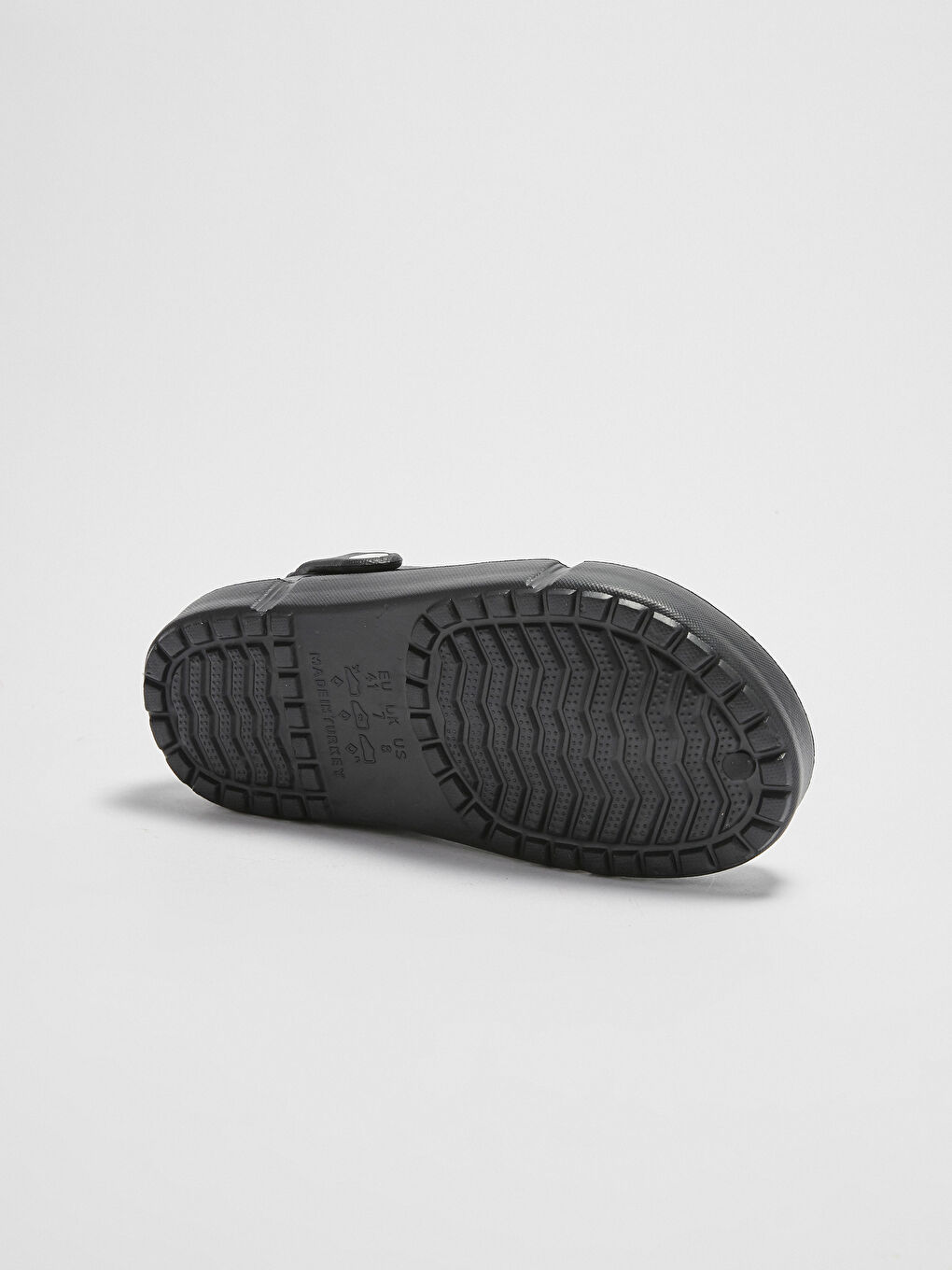 Siyah Delikli Görünümlü Erkek Sandalet-3