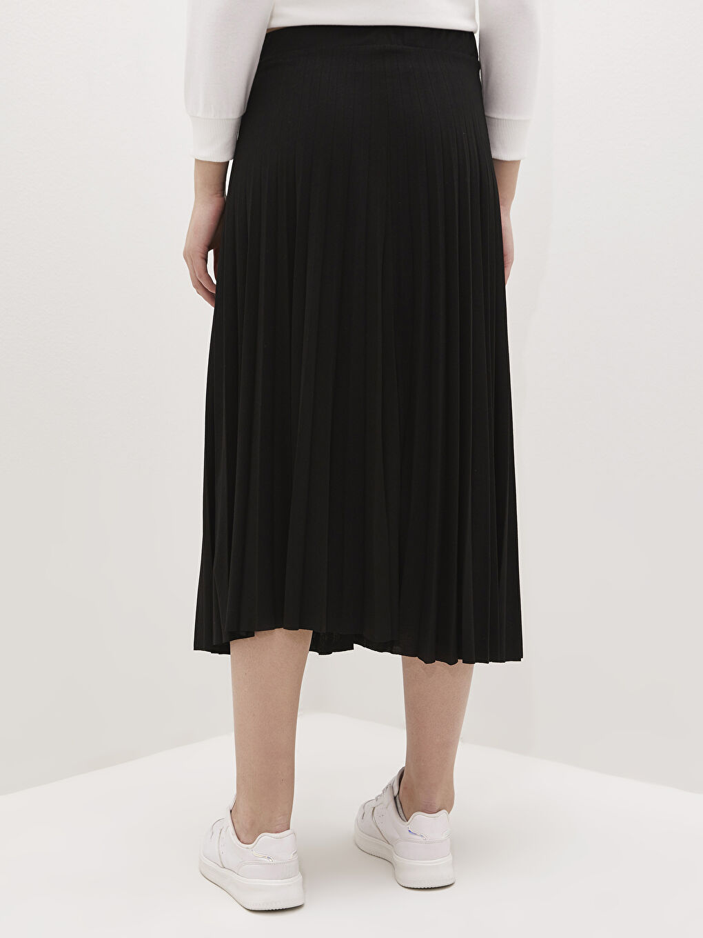 Siyah Beli Lastikli Pileli Kadın Etek-2