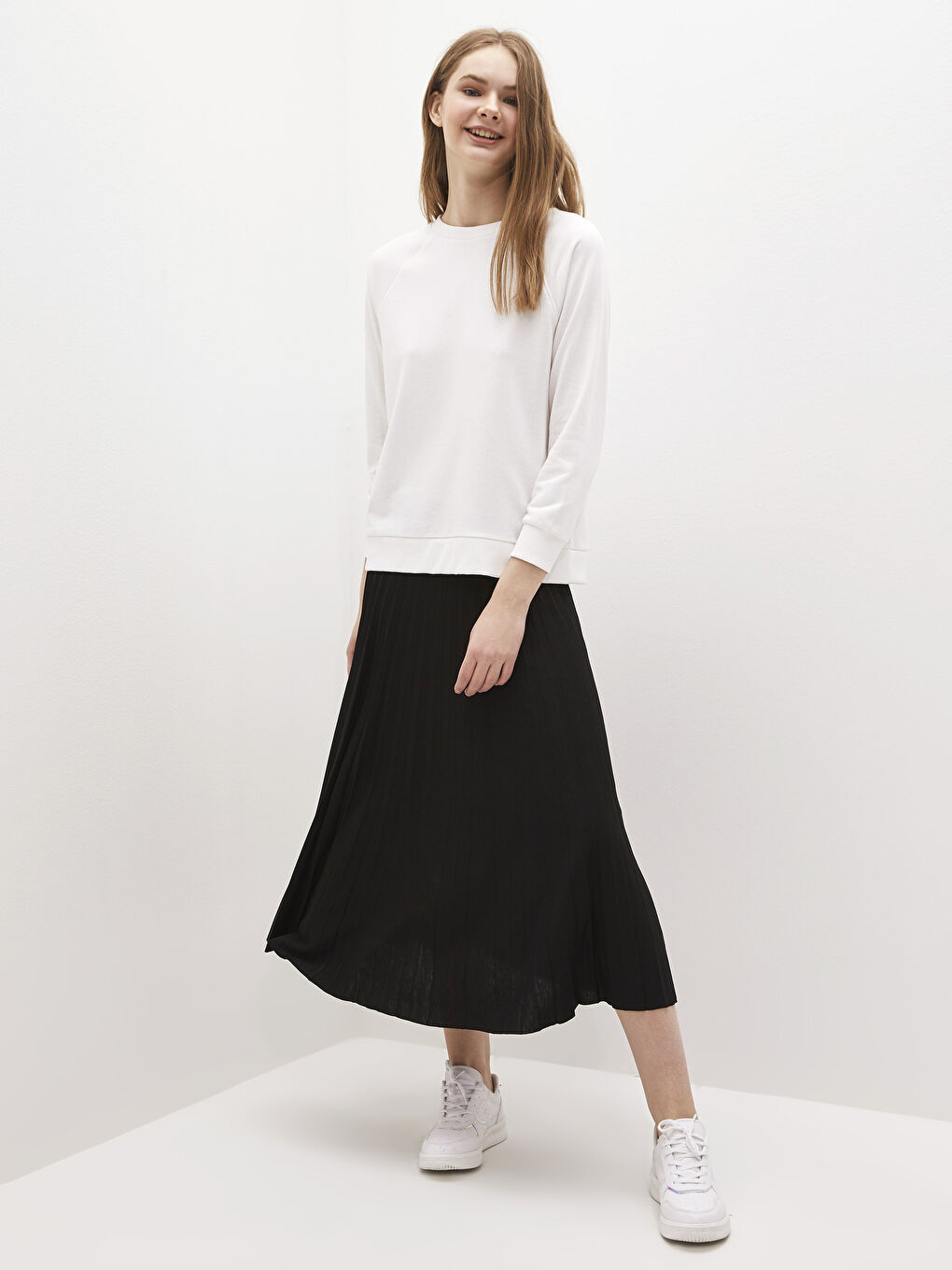 Siyah Beli Lastikli Pileli Kadın Etek