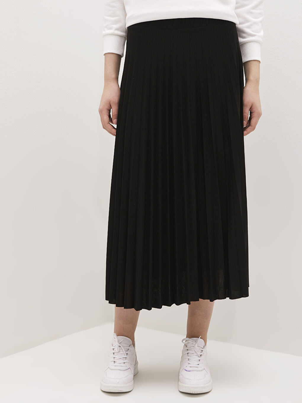 Siyah Beli Lastikli Pileli Kadın Etek-1