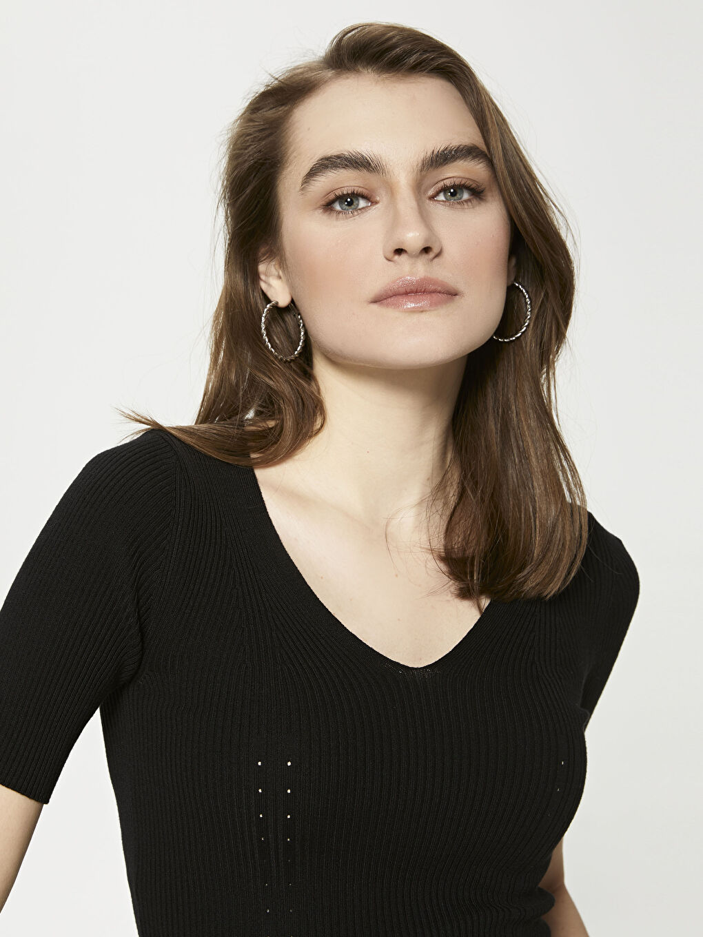 Siyah V Yaka Düz Kısa Kollu Crop Kadın Triko Kazak-3