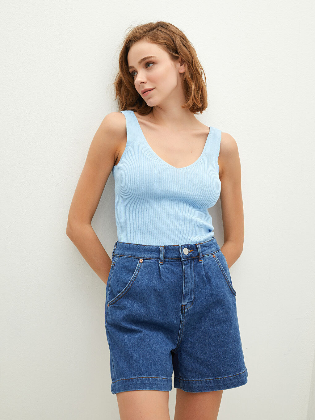 قميص داخلي بدون أكمام بياقة على شكل حرف V سادة تريكو للسيدات