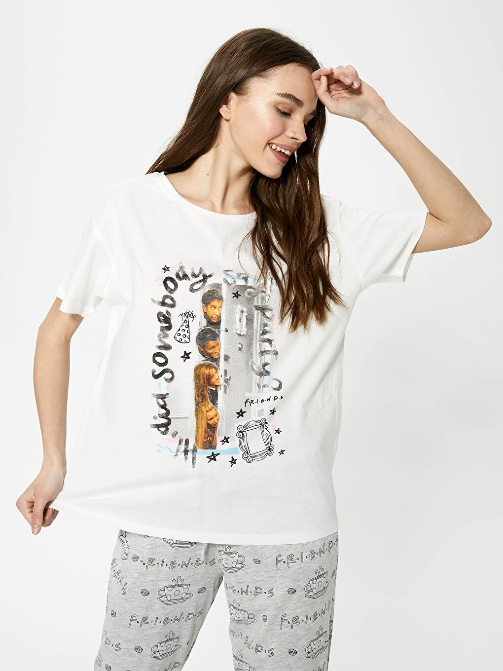 Gri Bisiklet Yaka Friends Baskılı Kısa Kollu Kadın Pijama Takımı