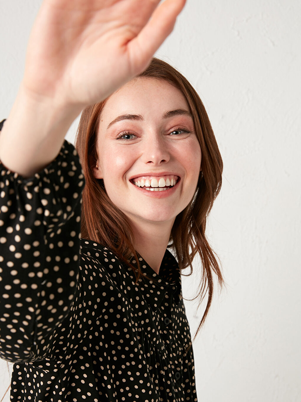 Siyah Gömlek Yaka Puantiyeli Uzun Kollu Emzirme Özellikli Hamile Elbise-2