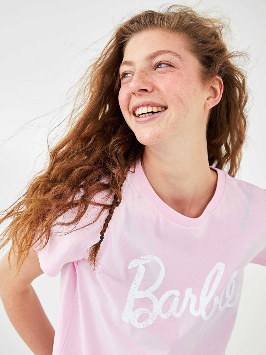 Pembe Bisiklet Yaka Barbie Baskılı Kısa Kollu Kadın Tişört-1