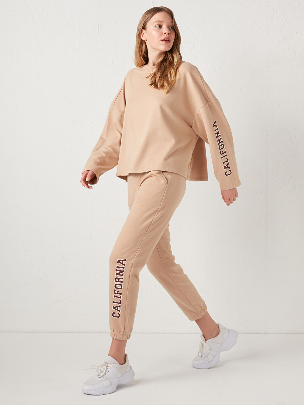 Спортивные брюки с эластичной резинкой на талии-1