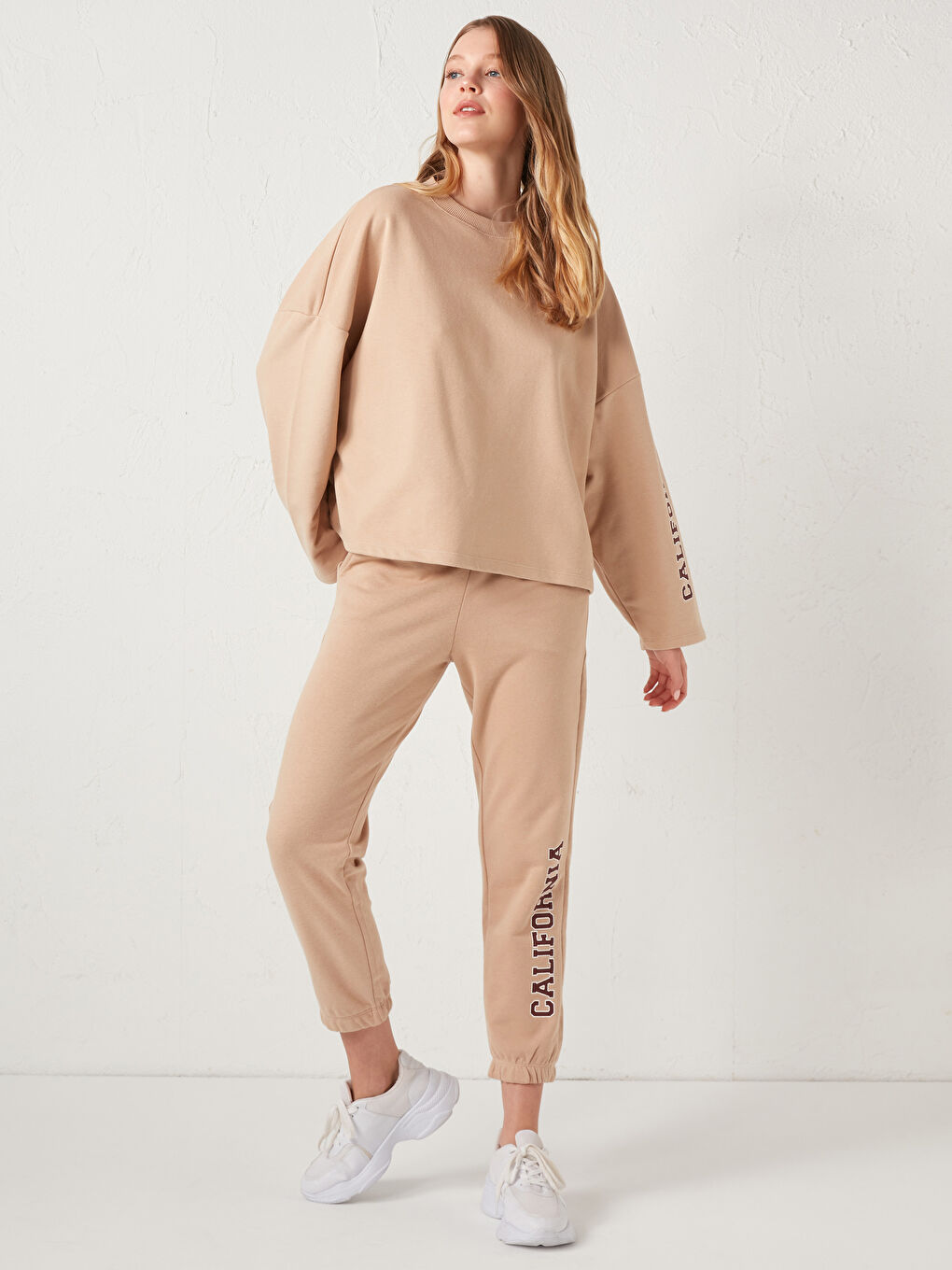 Спортивные брюки с эластичной резинкой на талии-2