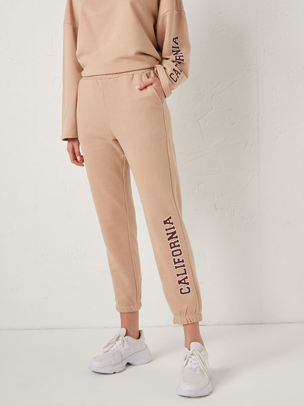 Спортивные брюки с эластичной резинкой на талии-3