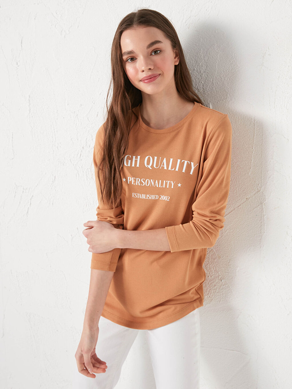 تيشيرت نسائي بأكمام طويلة وياقة دائرية مطبوع