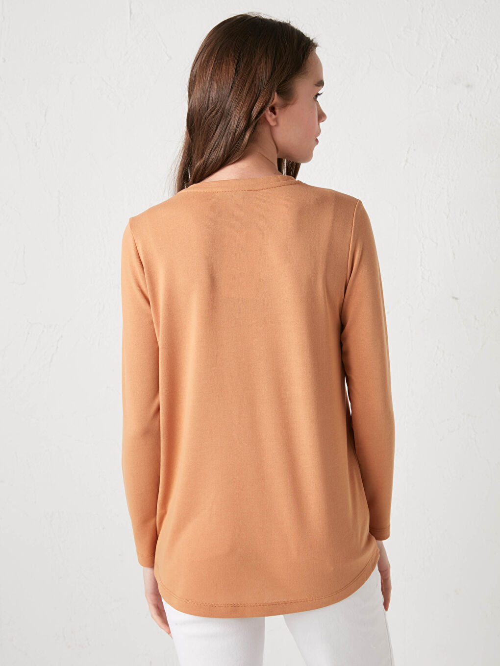 تيشيرت نسائي بأكمام طويلة وياقة دائرية مطبوع-4