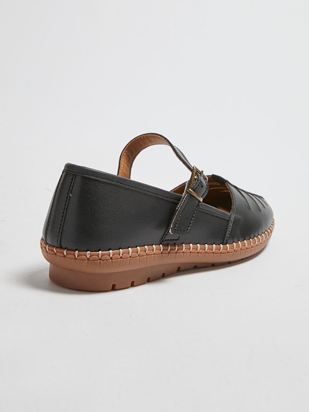 Siyah Deri Görünümlü Kadın Babet-5