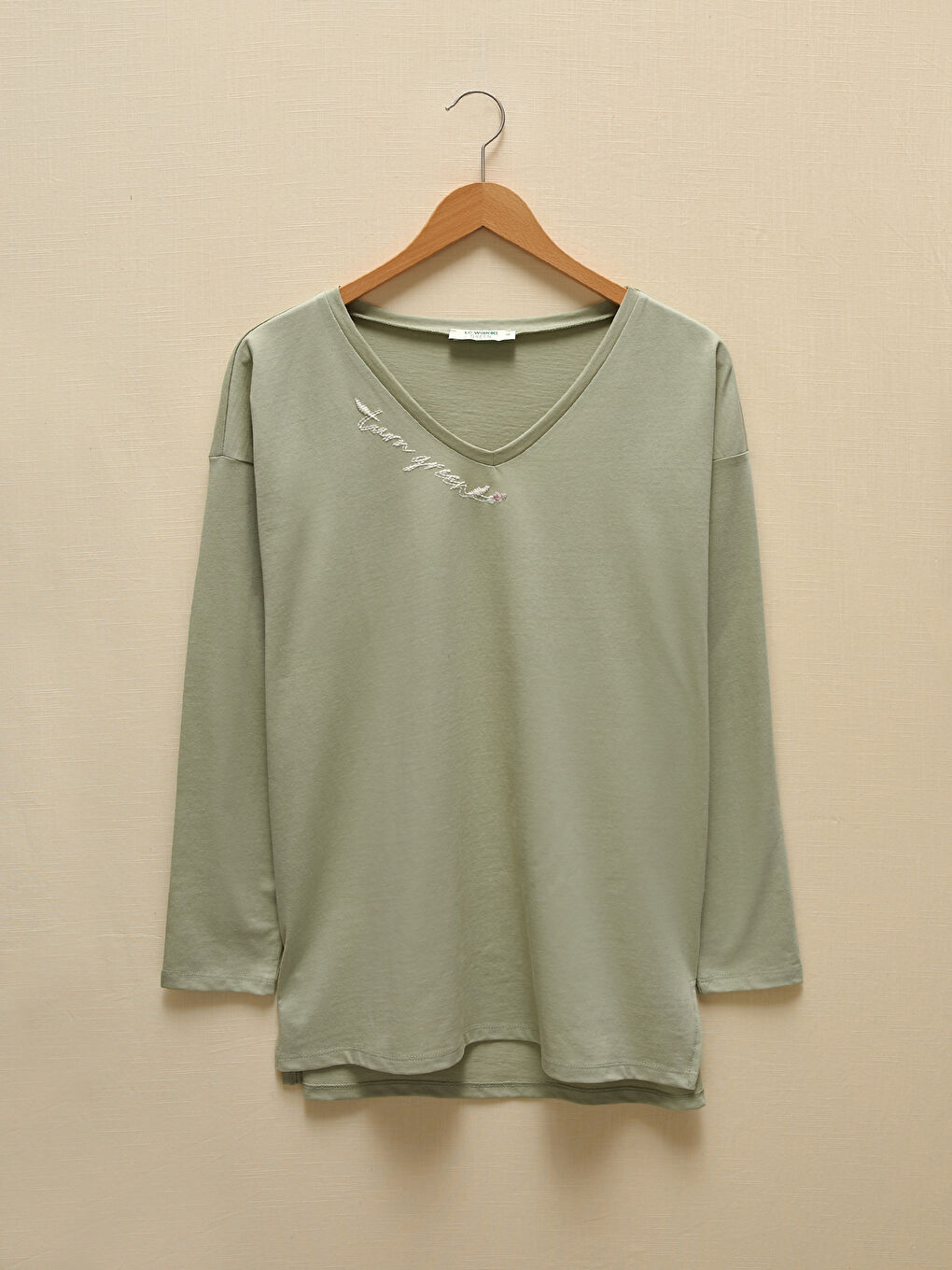 Yeşil V Yaka Nakışlı Uzun Kollu Kadın Tişört-10