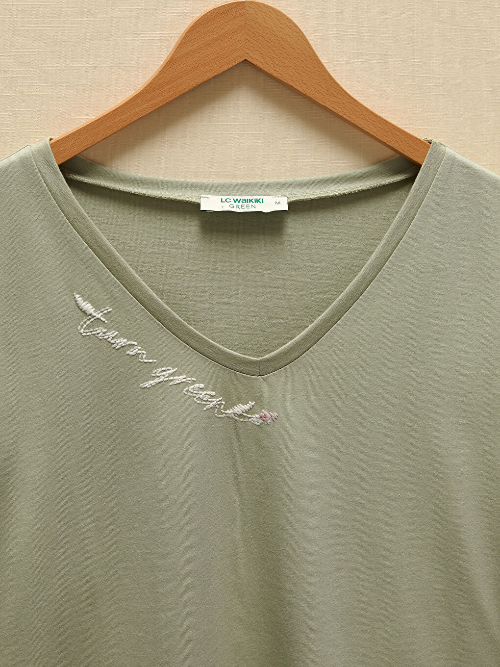 Yeşil V Yaka Nakışlı Uzun Kollu Kadın Tişört-11