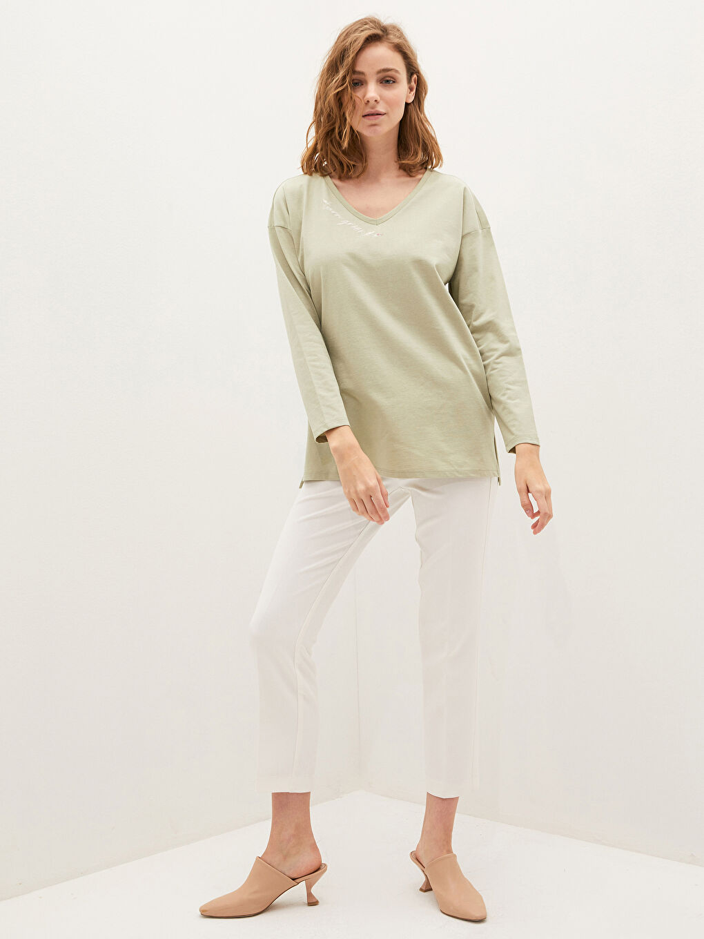 Yeşil V Yaka Nakışlı Uzun Kollu Kadın Tişört-7