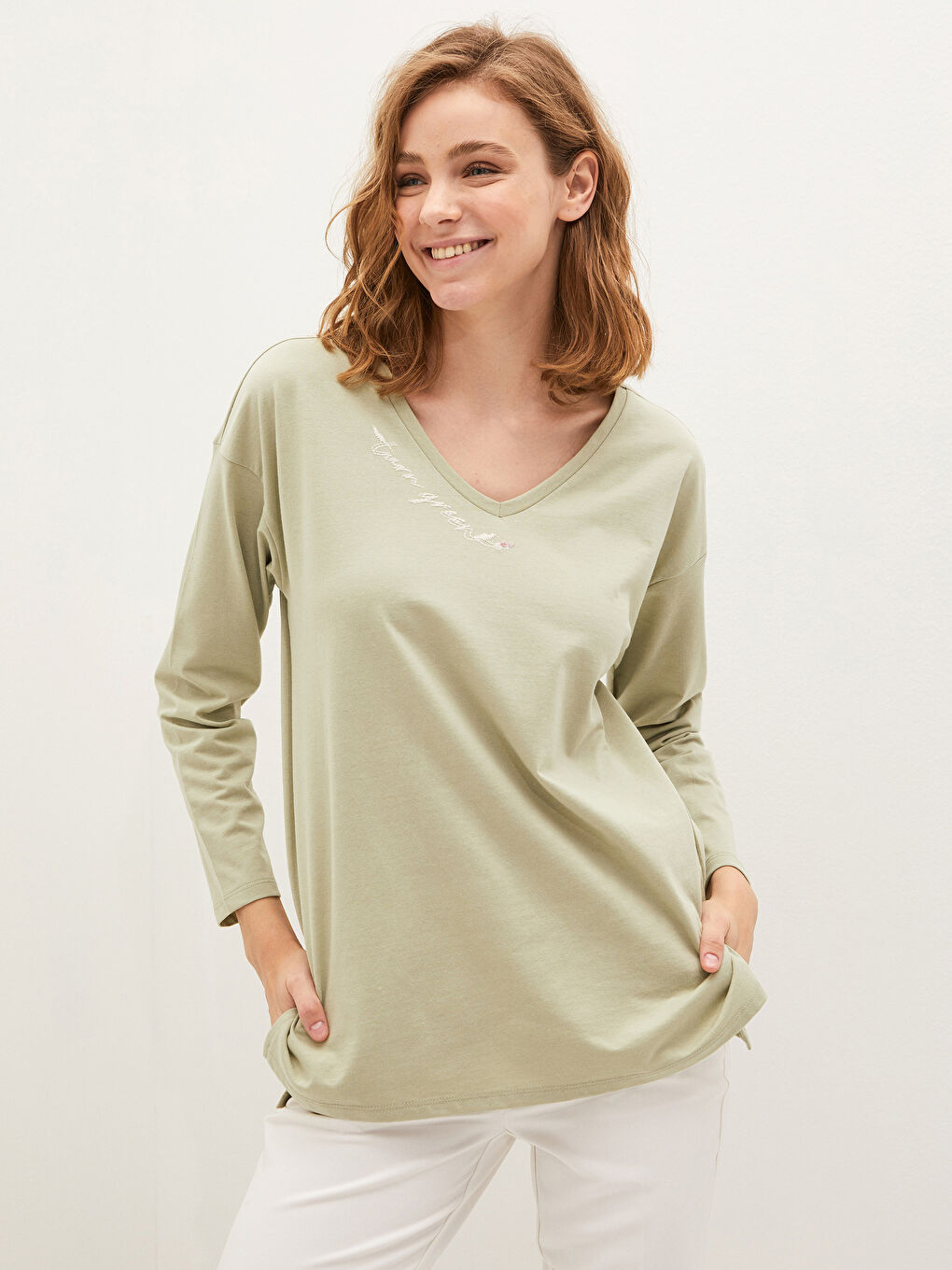 Yeşil V Yaka Nakışlı Uzun Kollu Kadın Tişört-9