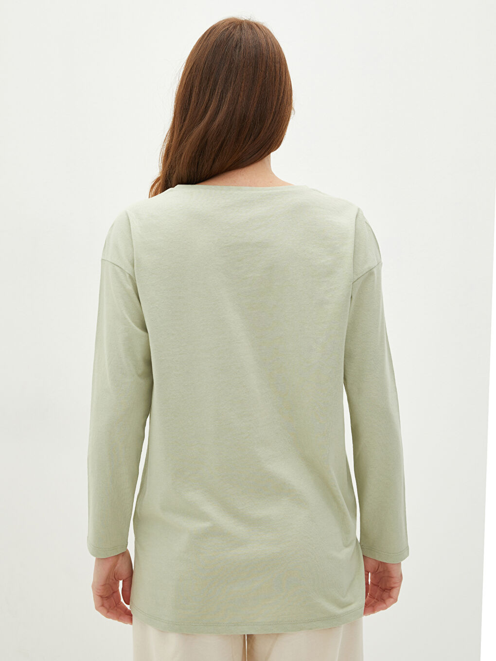 Yeşil V Yaka Nakışlı Uzun Kollu Kadın Tişört-4