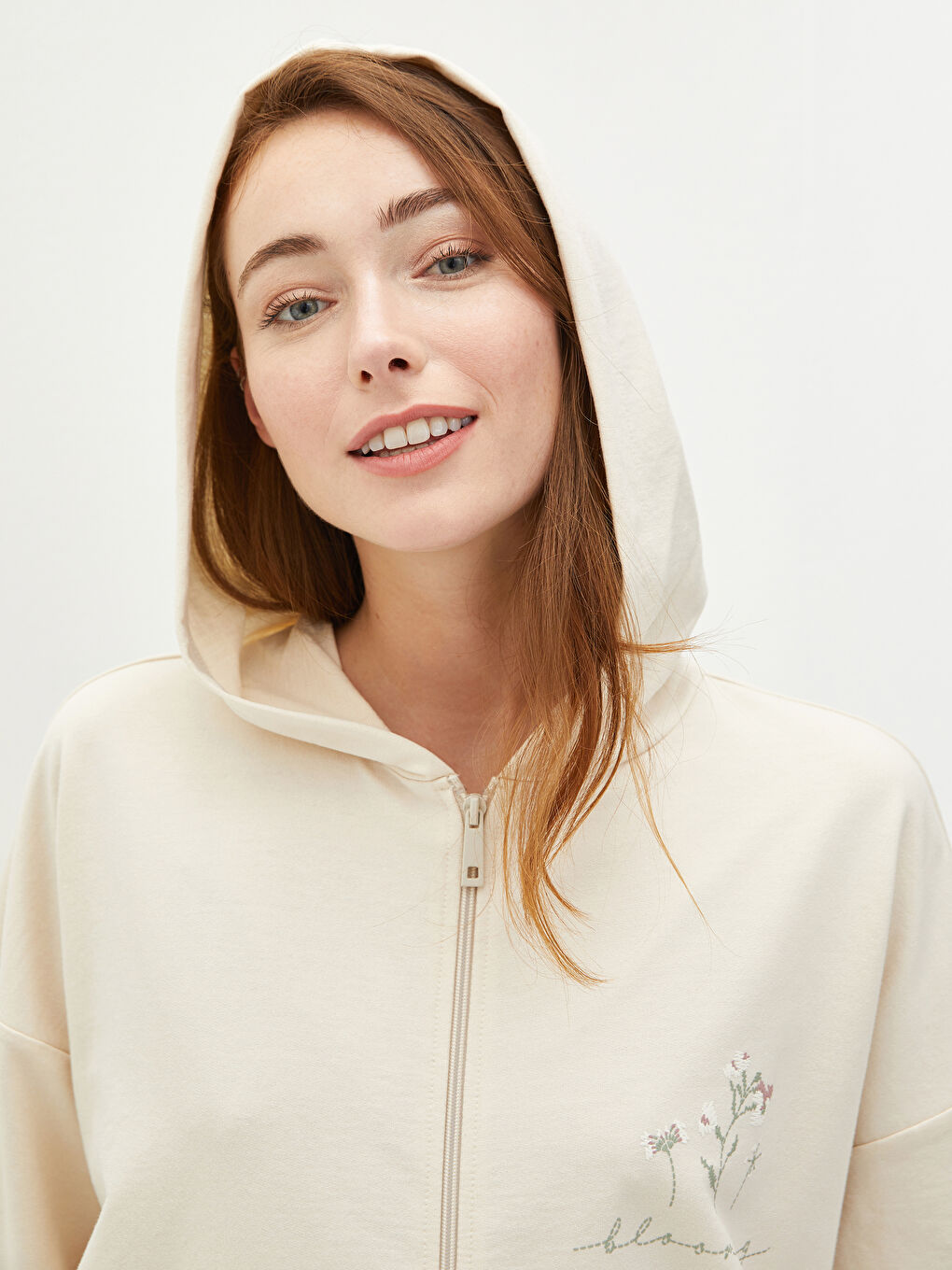 Gri Kapüşon Yaka Baskılı Uzun Kollu Kadın Spor Hırka-2