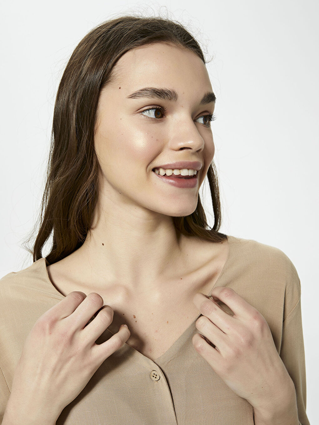 Блузка с длинным рукавом, V-образным вырезом и застежкой на пуговицы из поплина для женщин-2