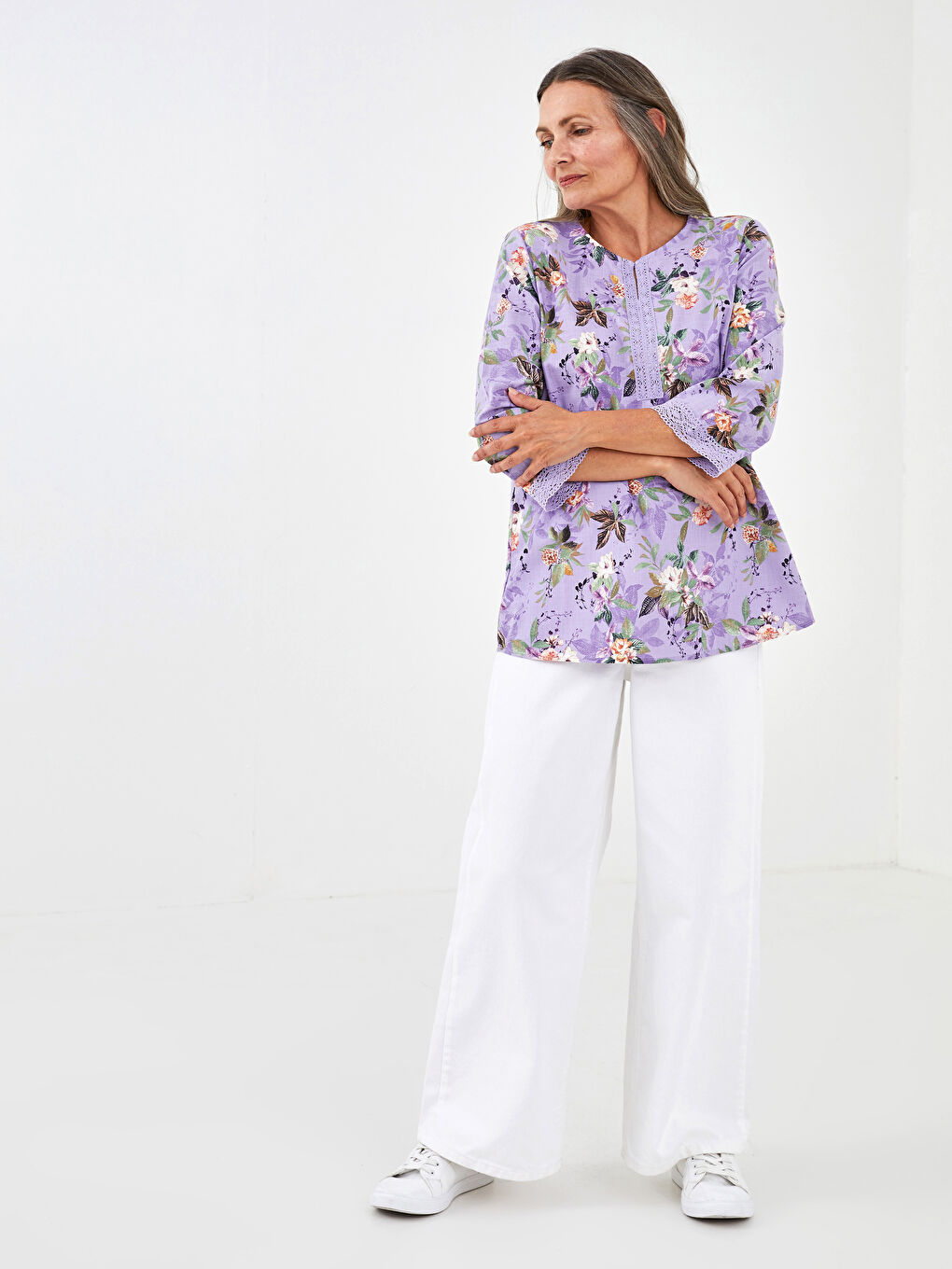 بلوزة قطنية مطبوعة بنقشة زهرية بياقة عالية للسيدات-2