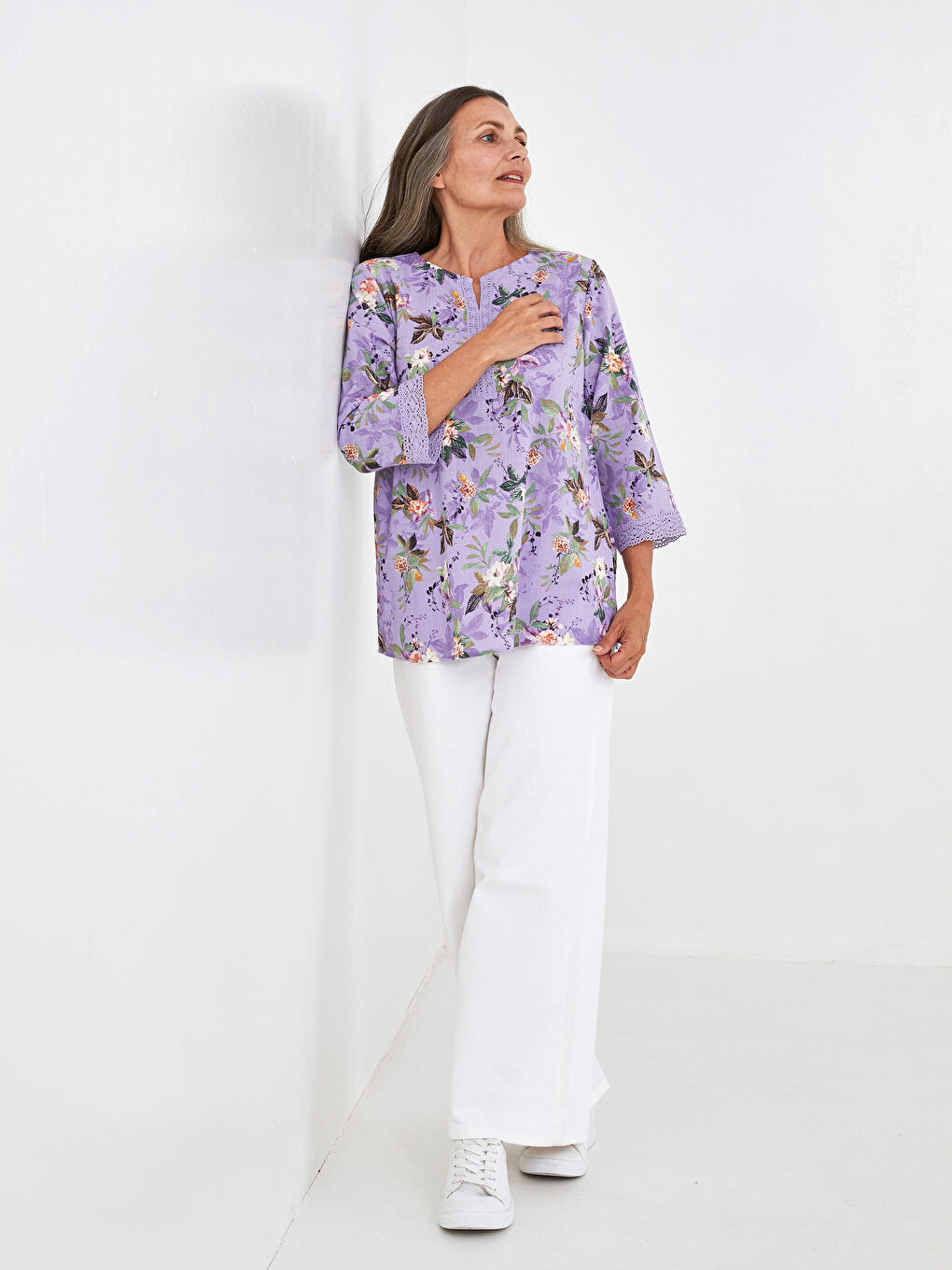 بلوزة قطنية مطبوعة بنقشة زهرية بياقة عالية للسيدات-3