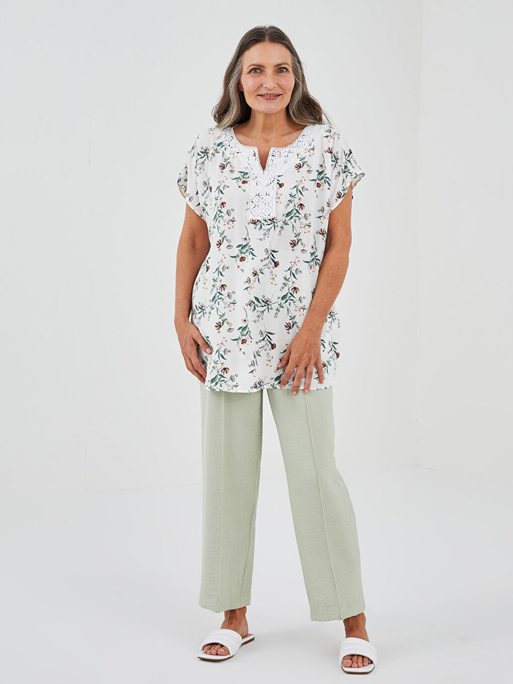 Блузка с вырезом Хенли, цветочным узором, коротким рукавом из жатой ткани для женщин-2