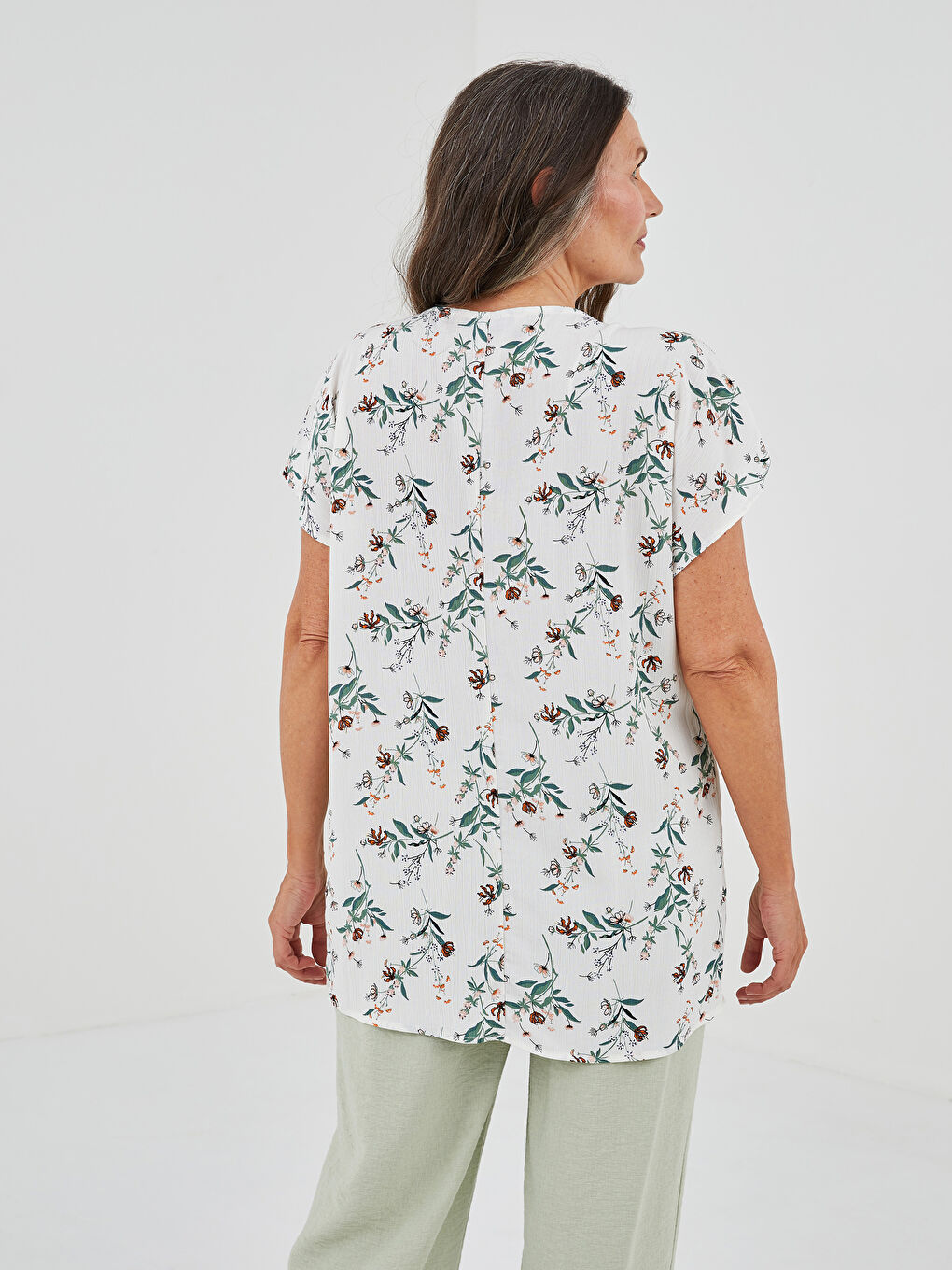 Блузка с вырезом Хенли, цветочным узором, коротким рукавом из жатой ткани для женщин-3