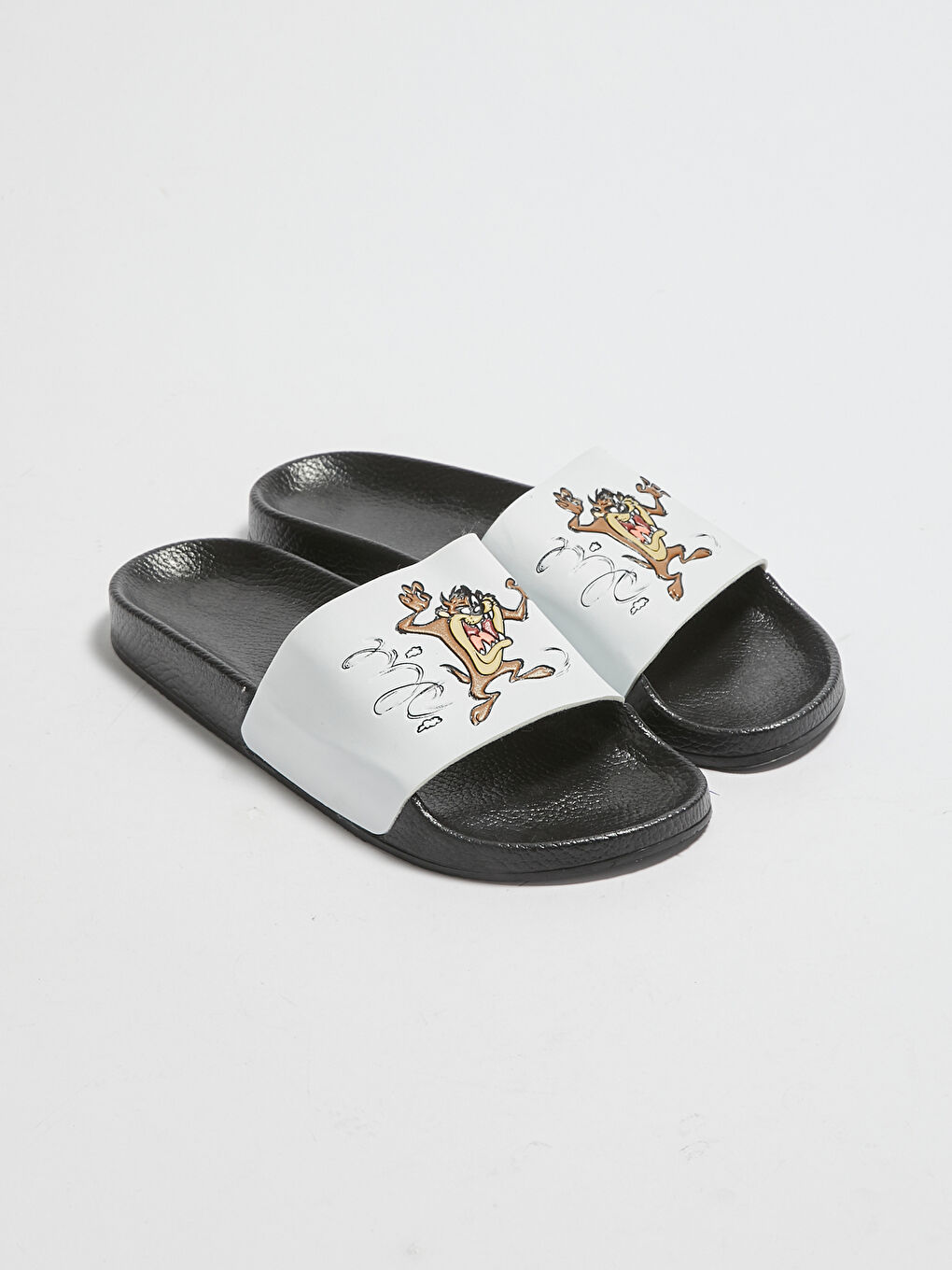 Siyah Deri Görünümlü Looney Tunes Lisanslı Kadın Terlik