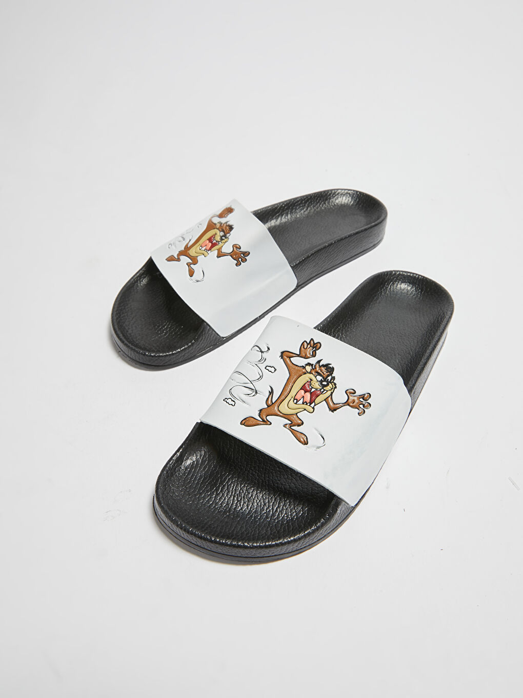 Siyah Deri Görünümlü Looney Tunes Lisanslı Kadın Terlik-2