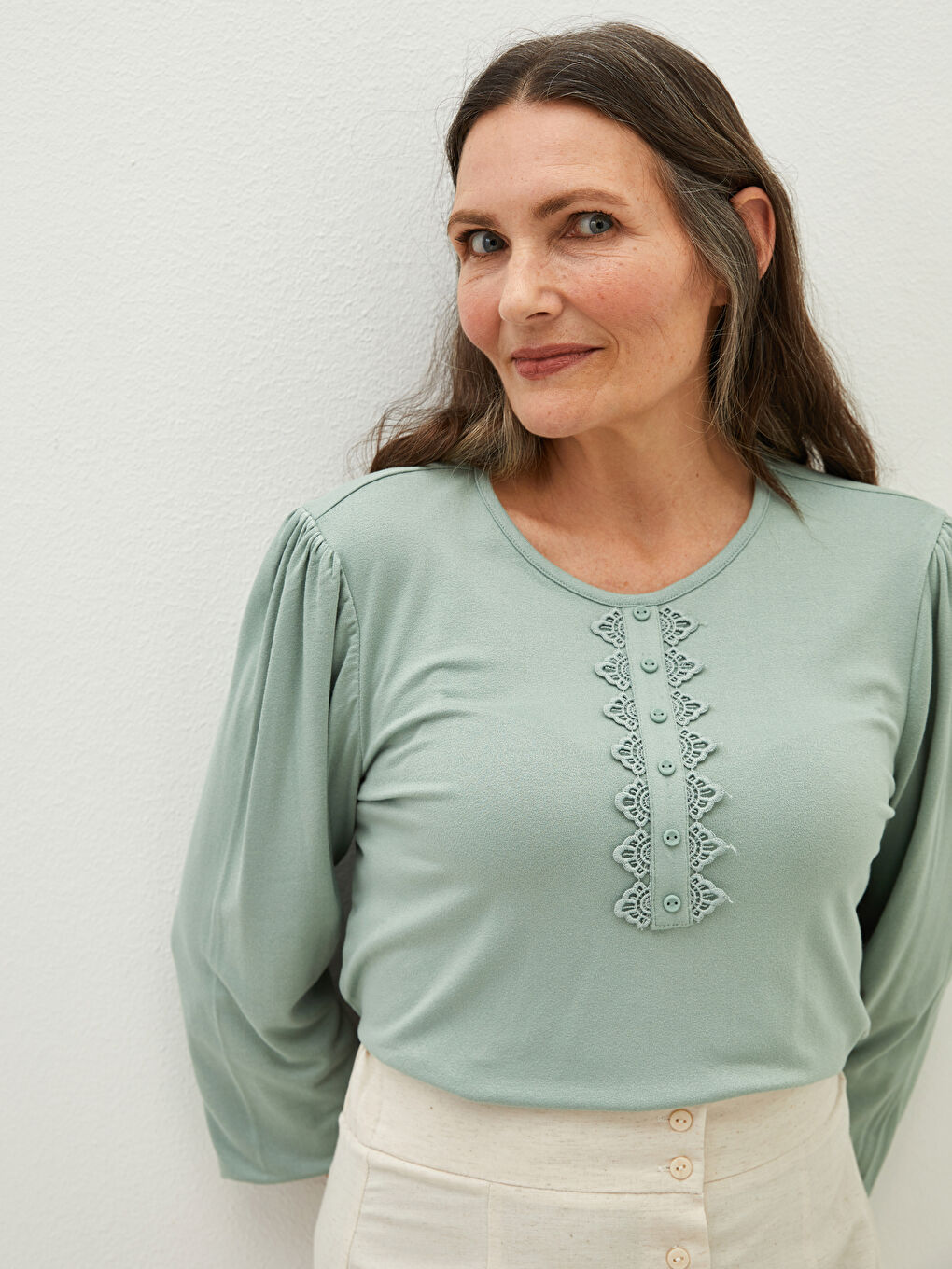 Yeşil Bisiklet Yaka Dantel Detaylı Uzun Kollu Krep Kumaş Kadın Bluz