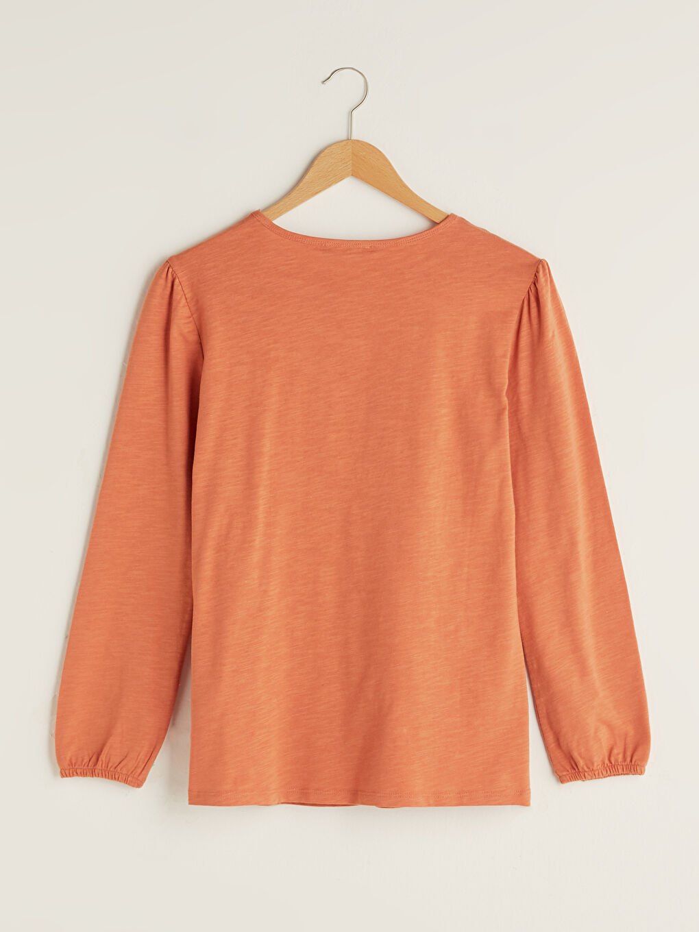 بلوزة نسائية بأكمام طويلة مطبوعة برقبة دائرية-6