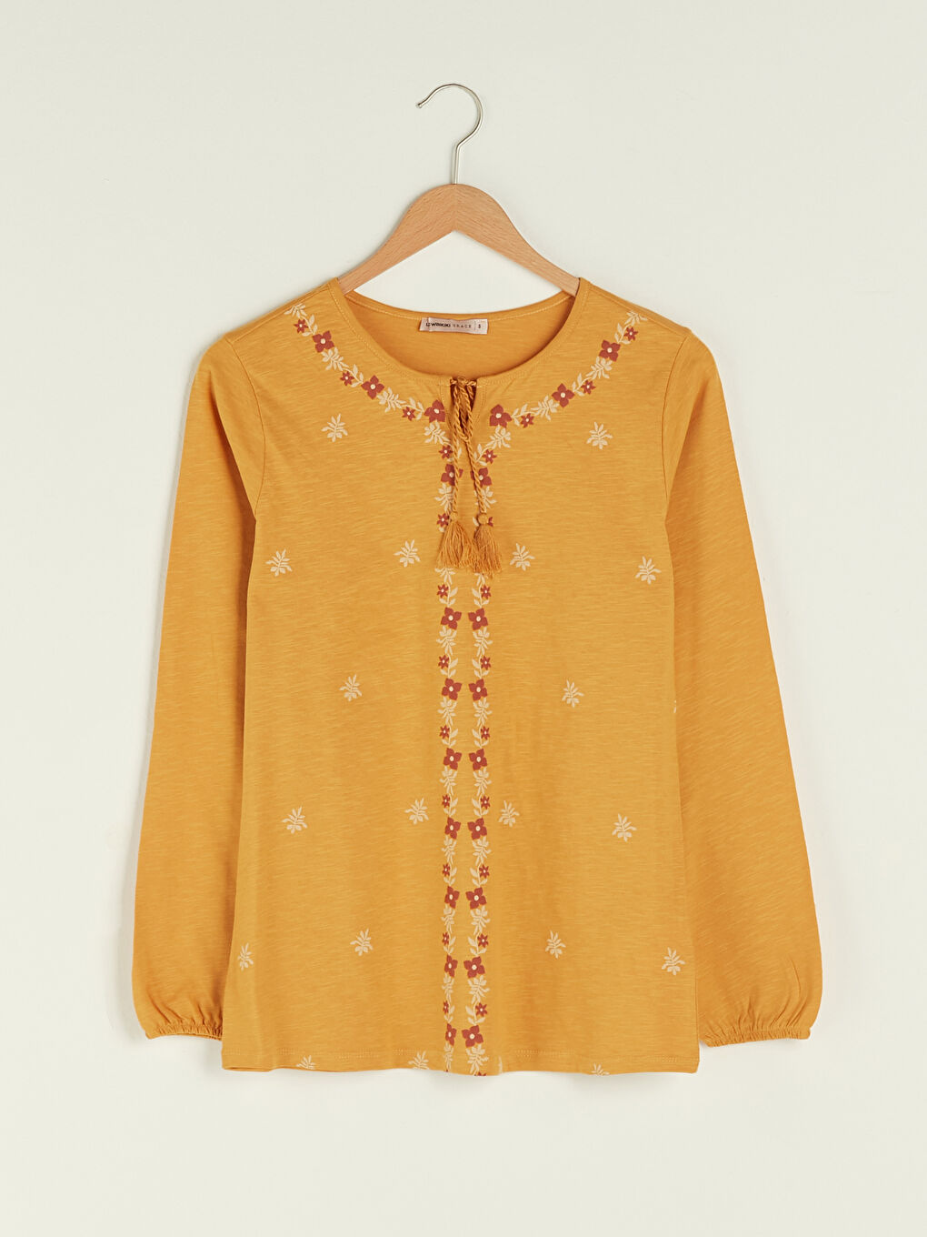 بلوزة نسائية بأكمام طويلة بطبعة زهرية برقبة مربوطة من القطن-4