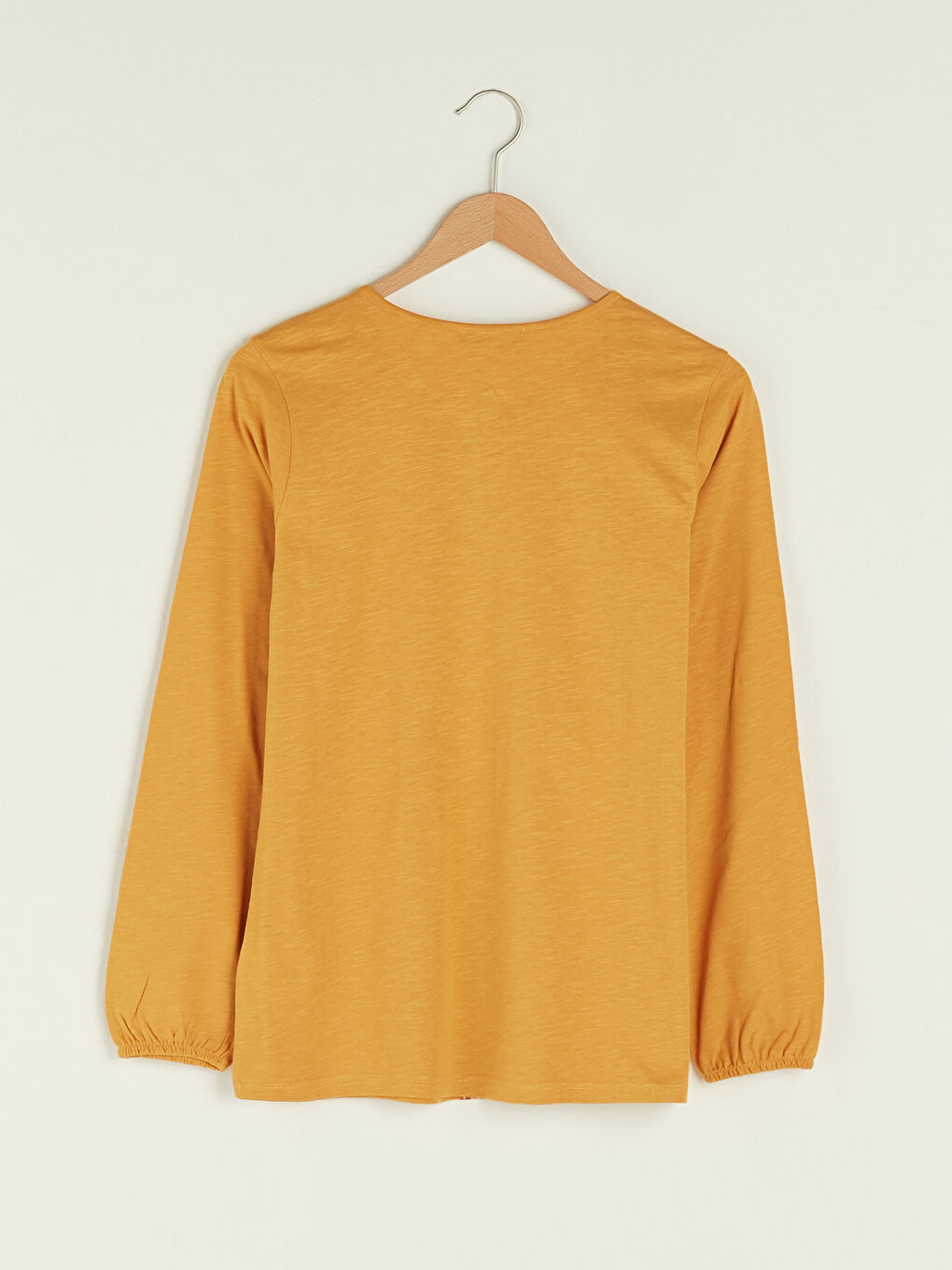 بلوزة نسائية بأكمام طويلة بطبعة زهرية برقبة مربوطة من القطن-5