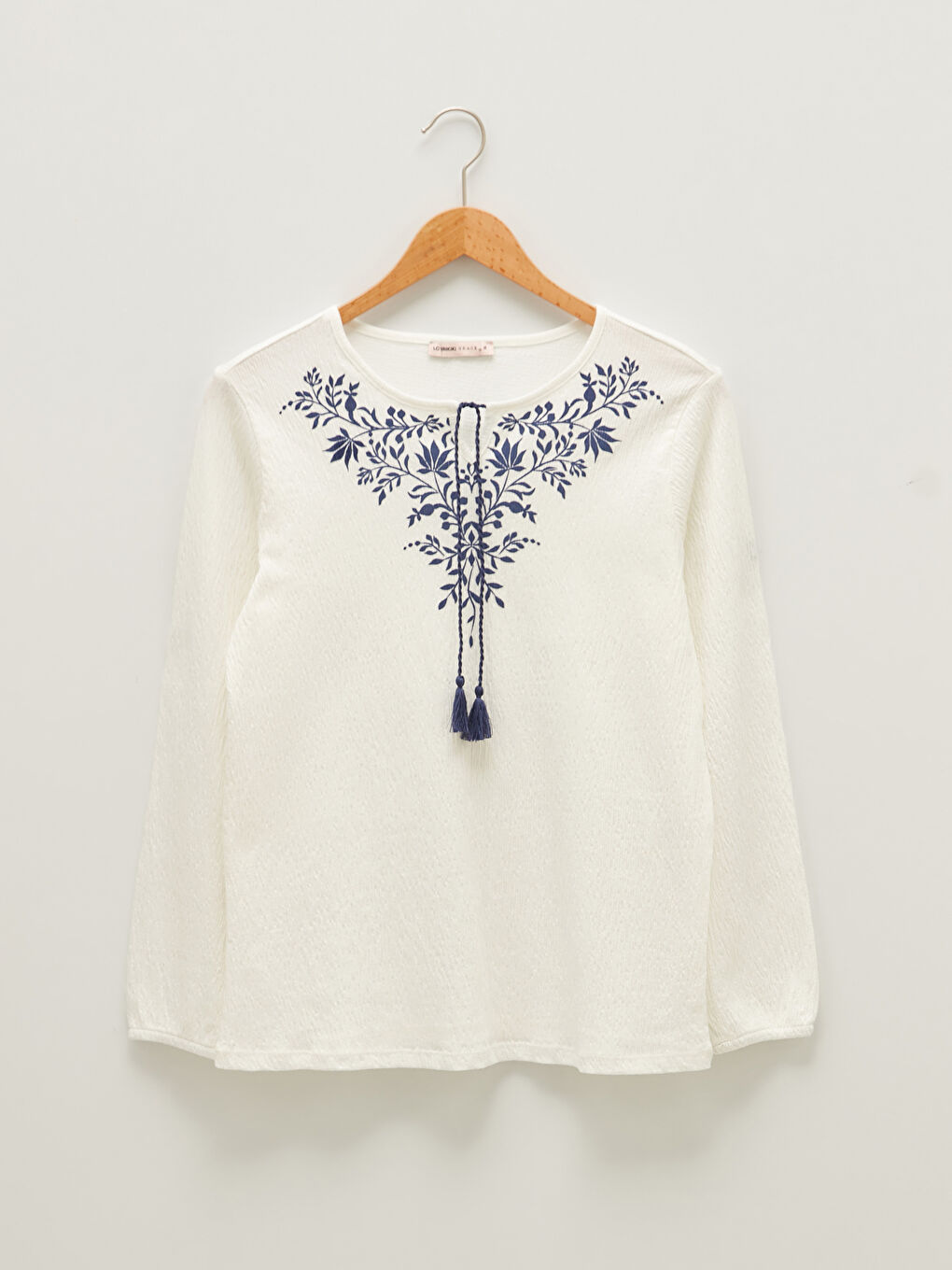 Beyaz Bağlamalı Yaka Desenli Uzun Kollu Kadın Bluz-5