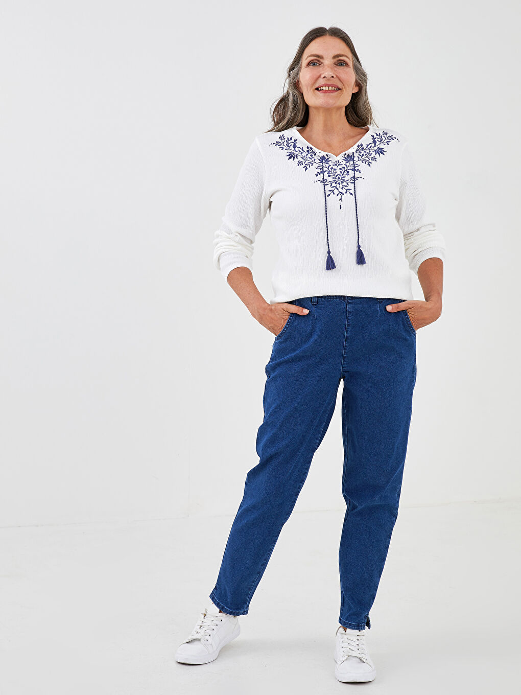 Beyaz Bağlamalı Yaka Desenli Uzun Kollu Kadın Bluz-2