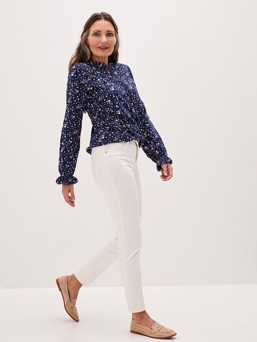 Lacivert Bağlamalı Yaka Çiçek Baskılı Uzun Kollu Pamuklu Kadın Bluz-2