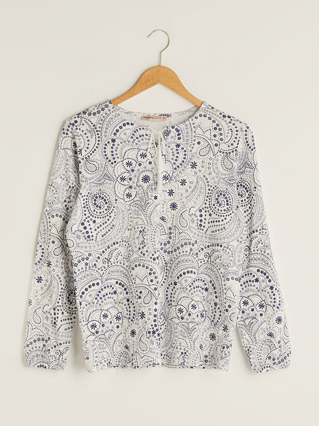 بلوزة نسائية بأكمام طويلة ونقشة بربطة عنق-5