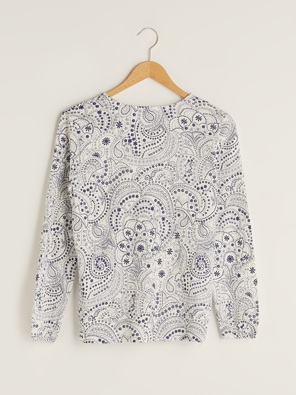 بلوزة نسائية بأكمام طويلة ونقشة بربطة عنق-6