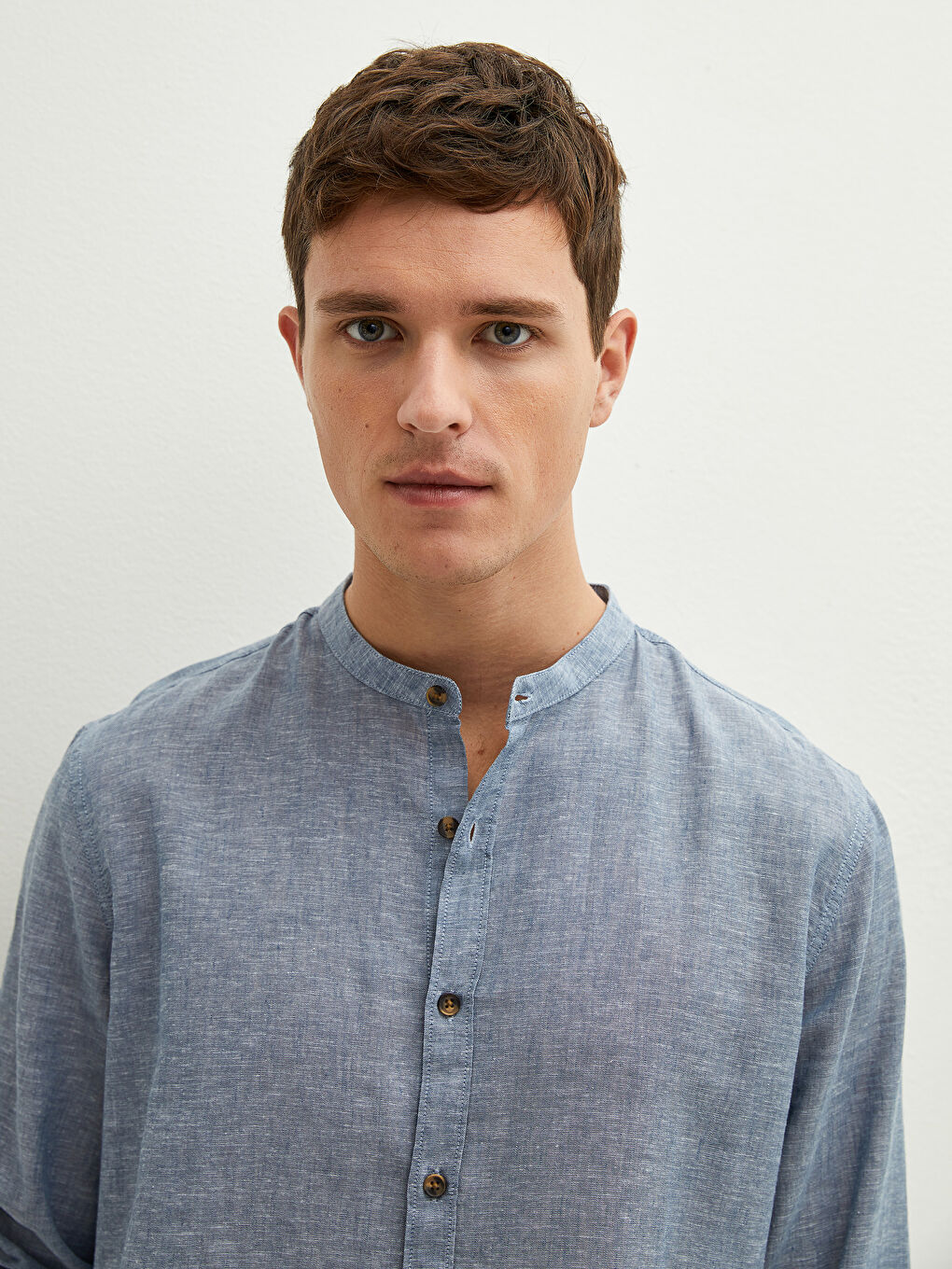 Рубашка слим-фит с воротником-стойкой и длинным рукавом для мужчин-2