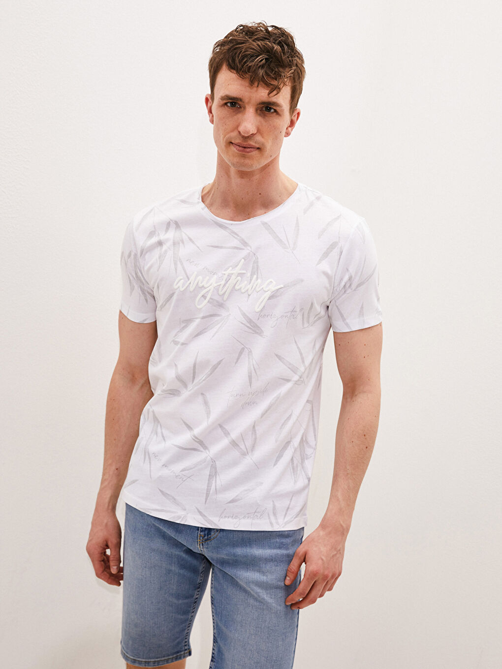 Beyaz Bisiklet Yaka Kısa Kollu Baskılı Penye Erkek Tişört