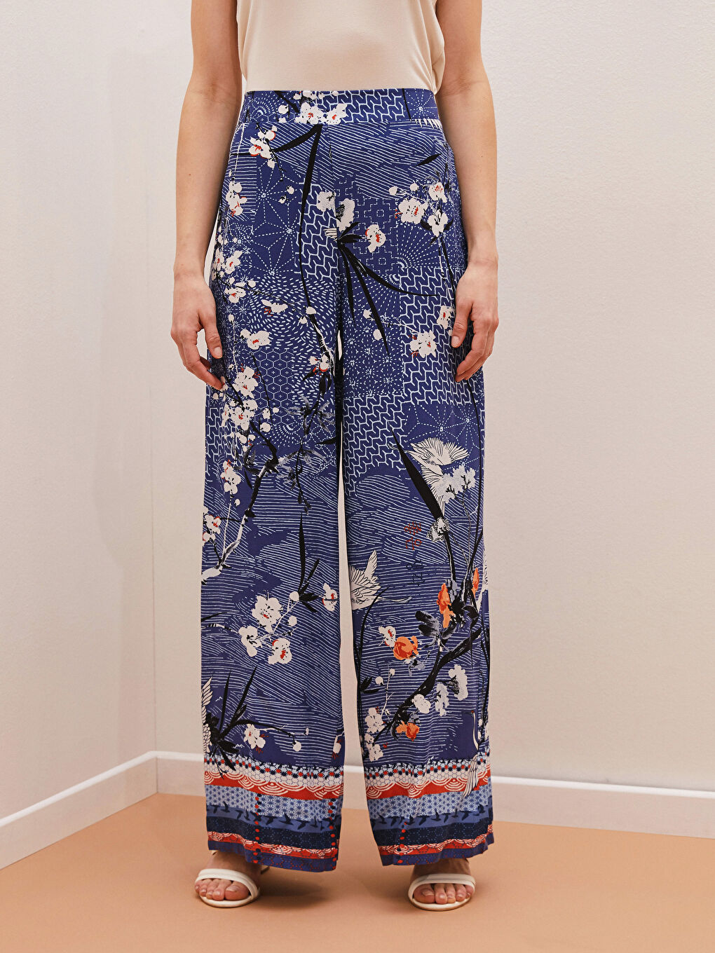 Mavi Bol Paça Desenli Viskon Kadın Pantolon-1