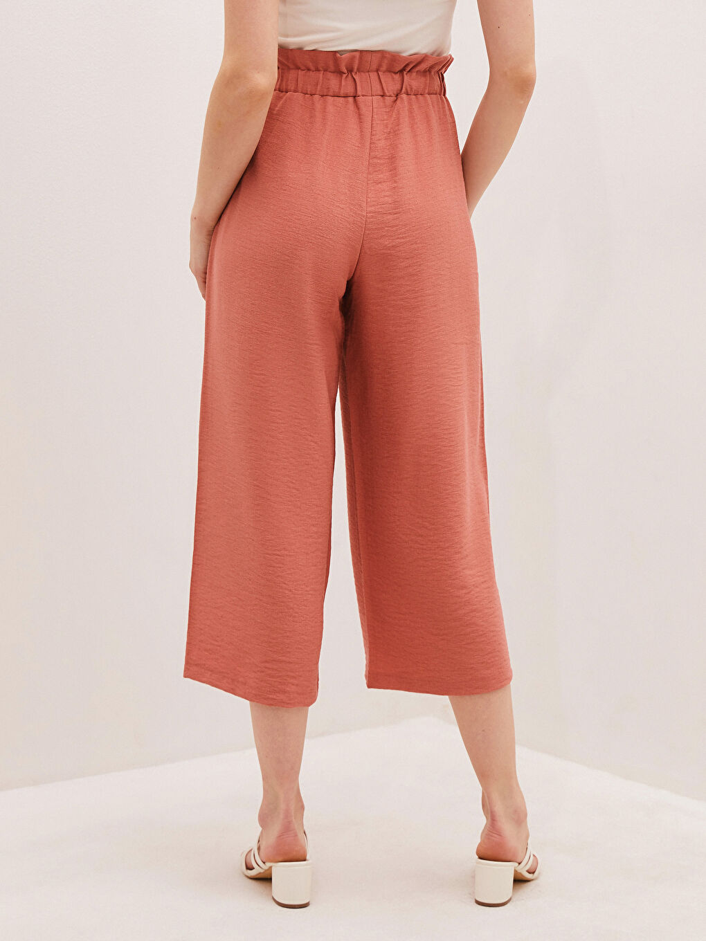 Брюки-капри женские с высокой посадкой и широкими штанинами-4