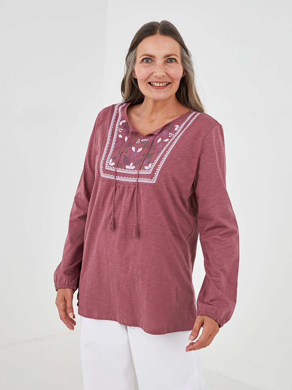 Pembe Bağlamalı Yaka Nakışlı Uzun Kollu Pamuklu Kadın Bluz-1