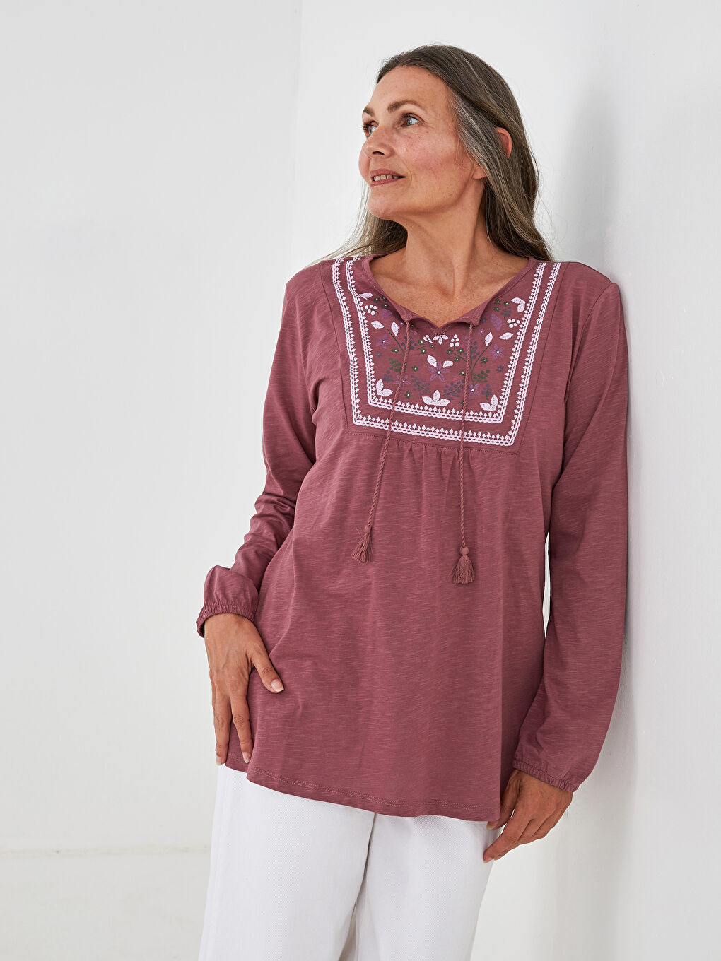 Pembe Bağlamalı Yaka Nakışlı Uzun Kollu Pamuklu Kadın Bluz-4