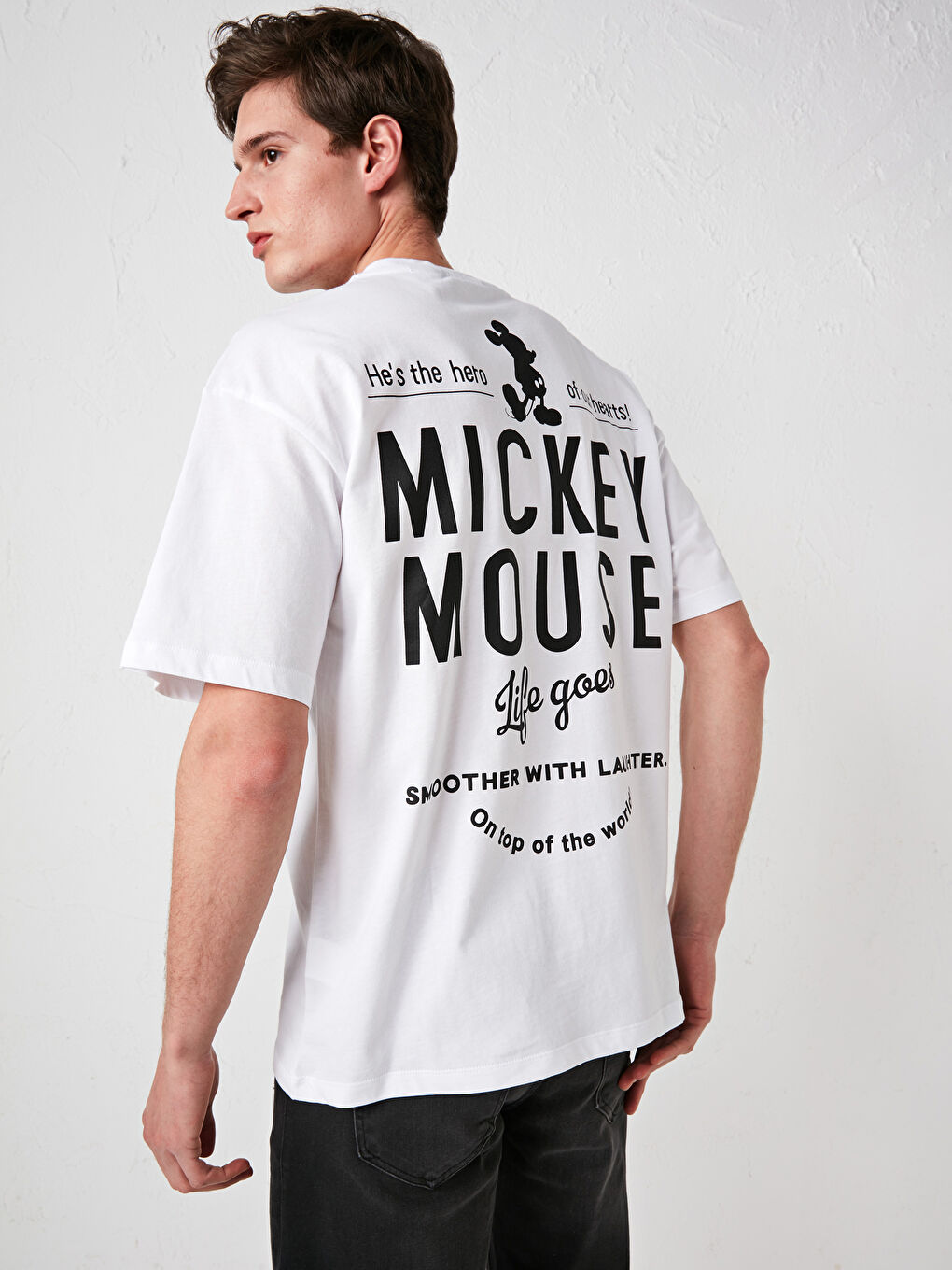 Beyaz Bisiklet Yaka Kısa Kollu Mickey Mouse Baskılı Penye Erkek Tişört-2