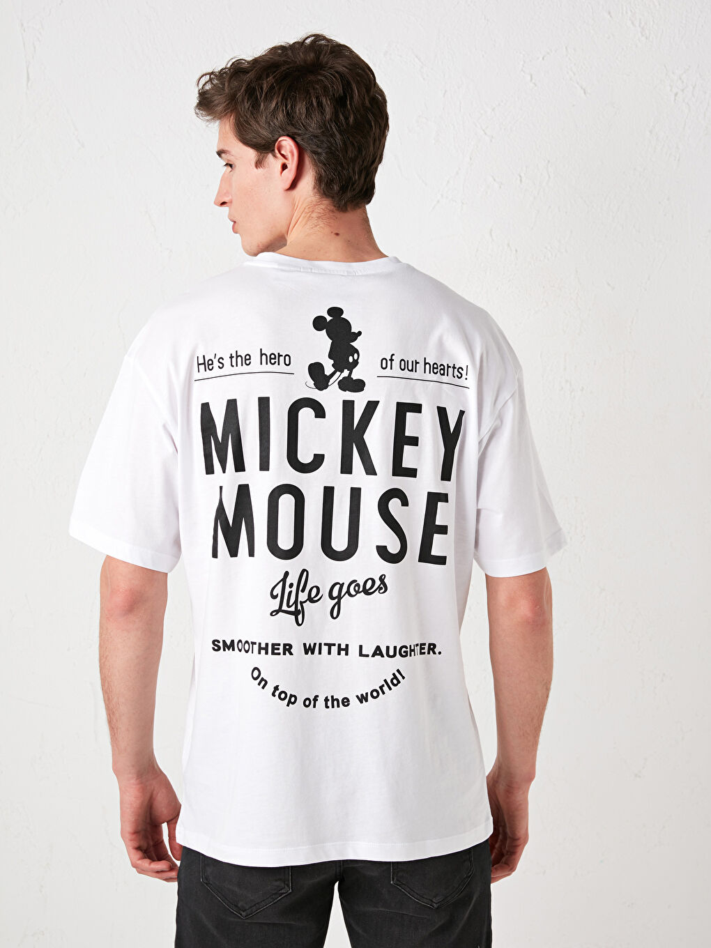 Beyaz Bisiklet Yaka Kısa Kollu Mickey Mouse Baskılı Penye Erkek Tişört-4