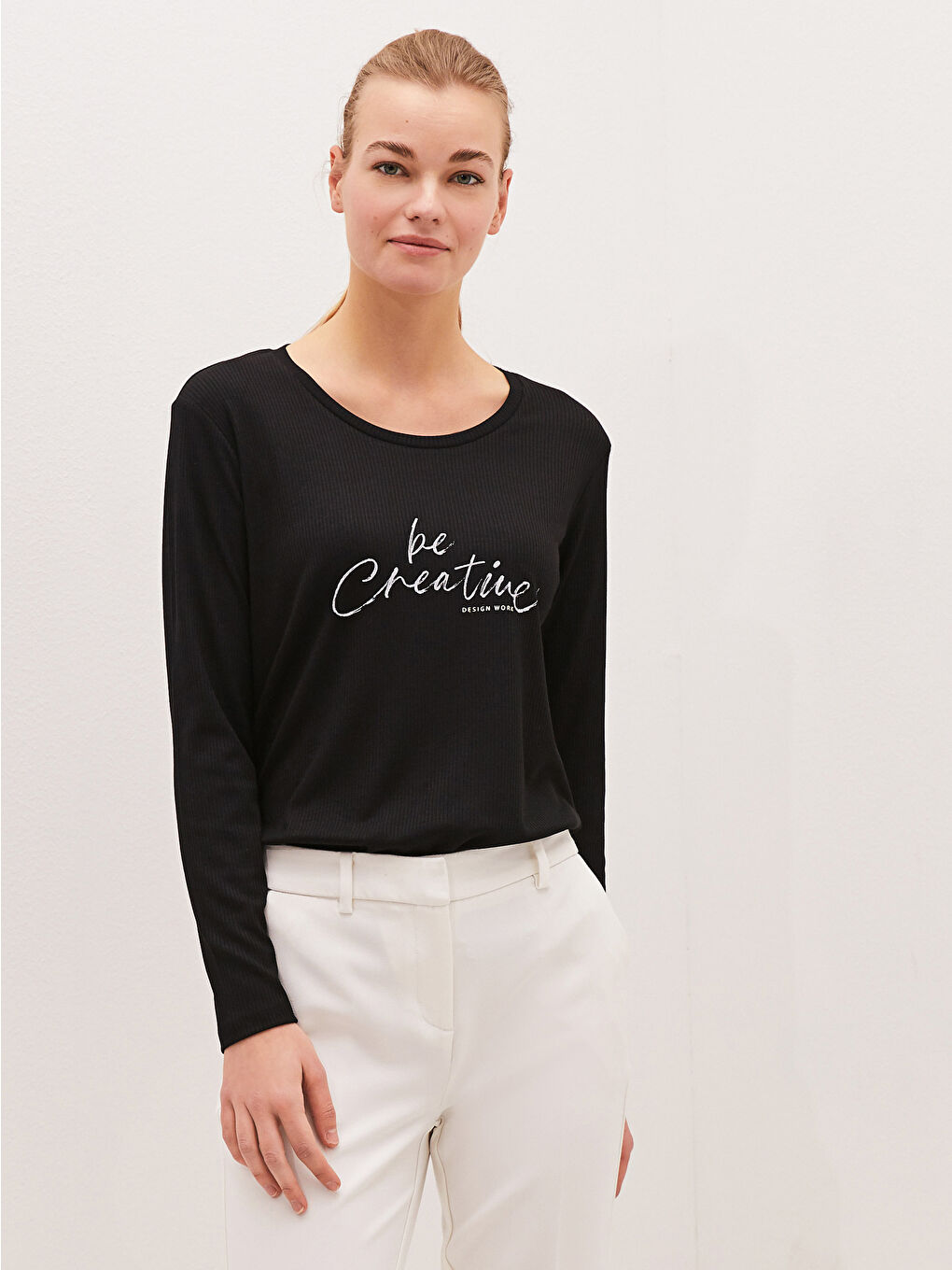 Siyah Bisiklet Yaka Baskılı Uzun Kollu Kadın Tişört-1