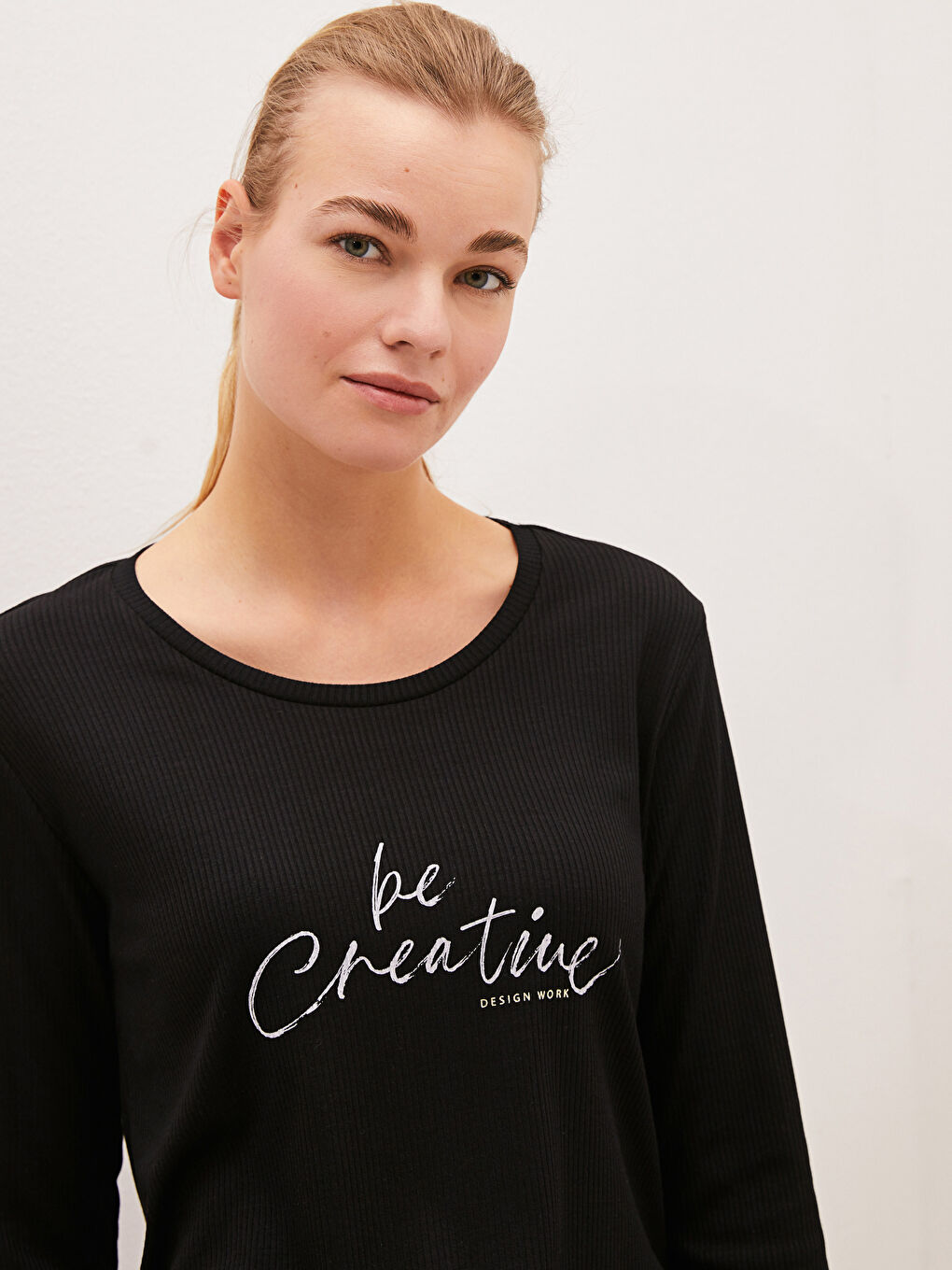 Siyah Bisiklet Yaka Baskılı Uzun Kollu Kadın Tişört-3