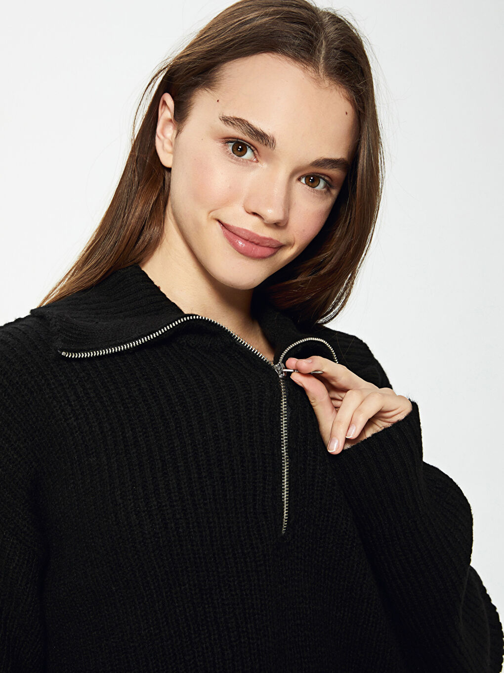 Siyah Yarım Balıkçı Yaka Düz Uzun Kollu Yakası Fermuarlı Kadın Triko Kazak-2