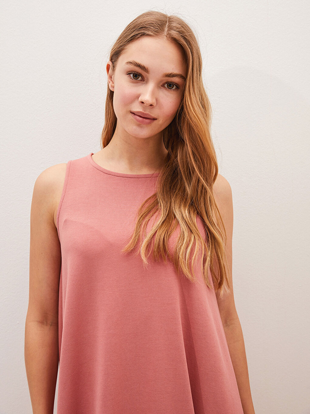 Pembe Bisiklet Yaka Kolsuz Fırfır Detaylı Kadın Elbise-3