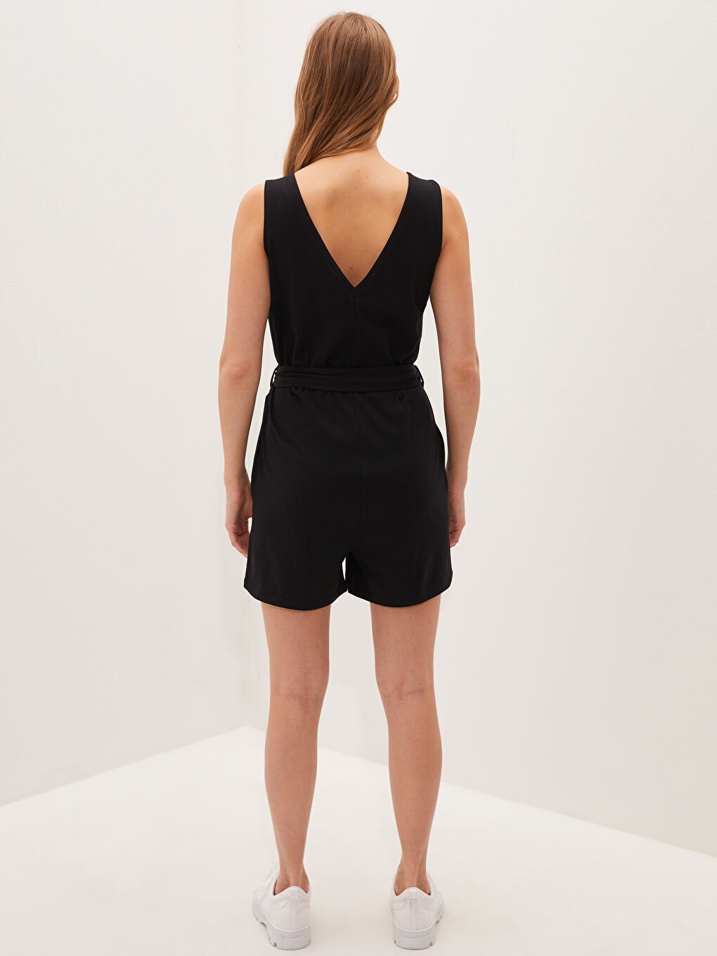 Siyah V Yaka Düz Beli Kuşaklı Kadın Tulum-4